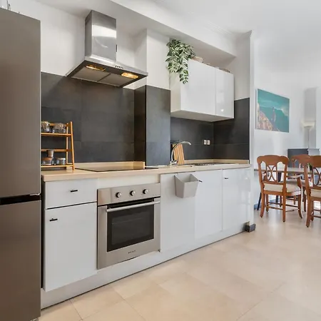 Prázdninový dům Oceanfront With Pool