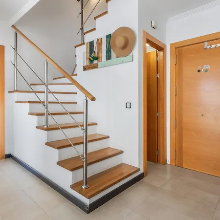 Prázdninový dům Oceanfront With Pool *