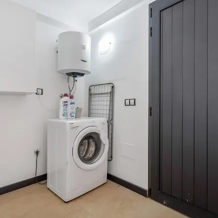 Oceanfront With Pool בית נופש