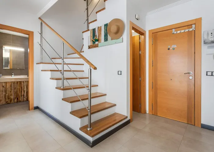 Prázdninový dům Oceanfront With Pool *