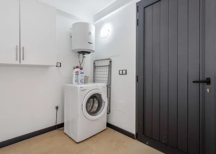 Oceanfront With Pool بيت للعطل