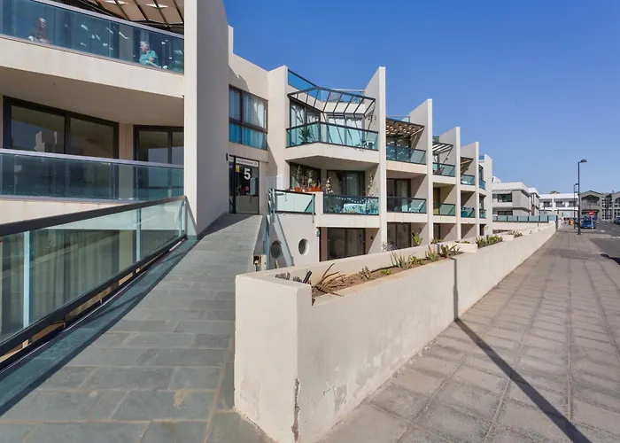 Semesterbostad Oceanfront With Pool *